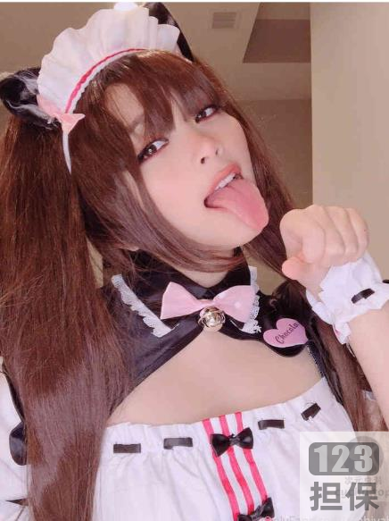 P站新加坡小眼镜女神《Ambiyah》