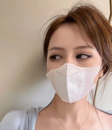 《美杜莎》网咖包厢多人运动 职业装被上司潜规则
