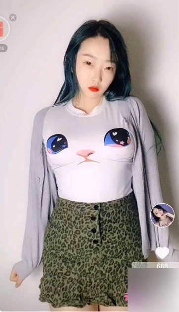 快手超美网红《欣妹妹》正能量娇羞深夜直播