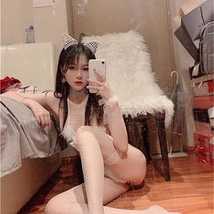欣赏网红COSER《魔法秋秋》的高颜值
