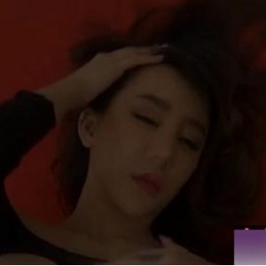 泰国香艳模特（rayna）烈焰红唇性感写真【52MB】