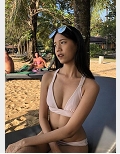 甜美妹子与男友的梦幻蜜月之旅，精彩自拍视频曝光！