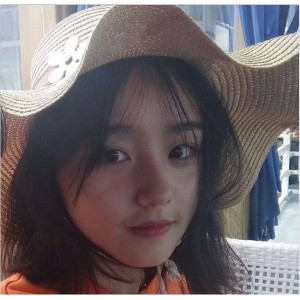 聚会中的校花和女同学微醺时展现出超级漂亮的一面