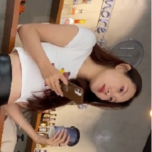 紧身皮裤美女高跟长腿视频百度云