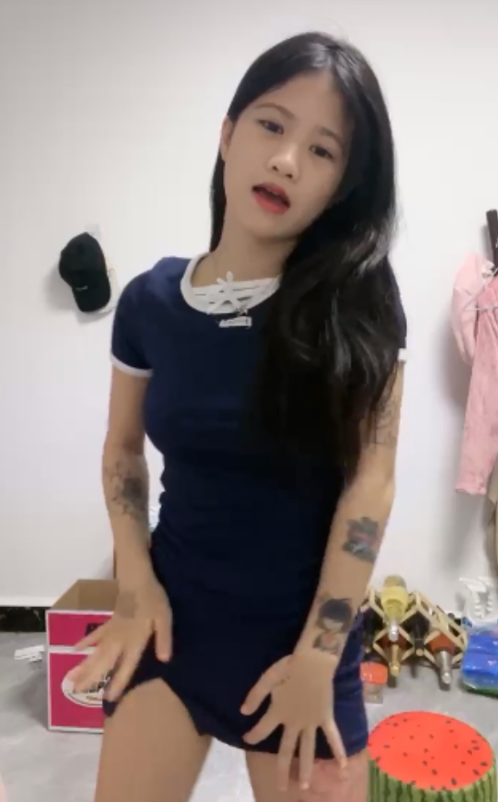 限时特惠杨小兔精选美臀快手网红打粑粑表演，超级爽体验！