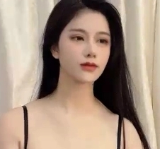 神仙姿色的全方位展示美女使用精油进行放飞自我，开放属性爆表，发声声令人陶醉。1V镜头拍摄，视频容量为1.35GB，可在百度盘下载。