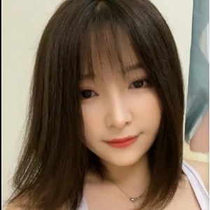 抖音美女妤子一对一瑜伽教学，重磅推出的颜值高的美女，展示她的有尺度漂亮馒头和丰臀