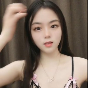 颜值和身材出众的小美女