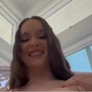 白人美女moore与小怪兽黑人G的神秘交流，时长50分钟，下载观看