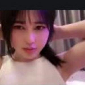 珍贵资源揭秘：录屏交流群舞蹬一字马，男女主惊艳表演！