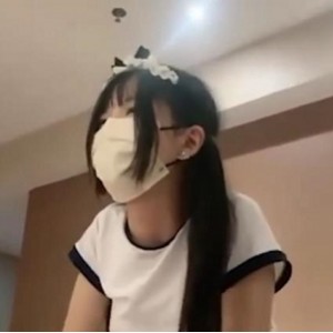 娇小L莉敏妹妹自拍视频1V-1.4G，时长54分钟，网友疯狂下载