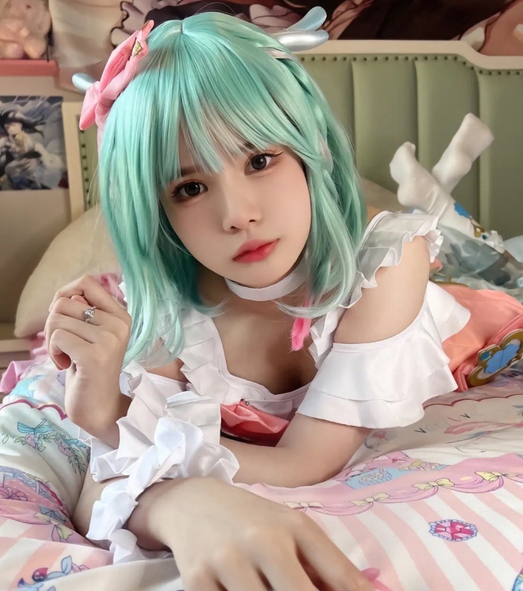 小九醬高端私拍福利：雙馬尾女仆裝视频大放送！