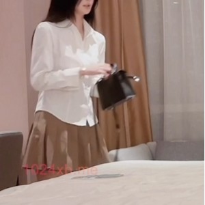 清纯校花兼职边缘被狠狠弄：1v+714M百度盘