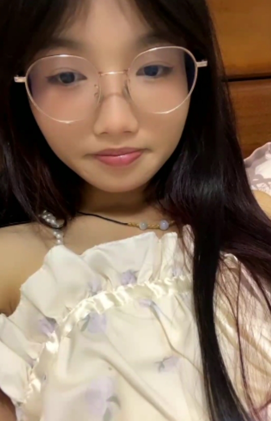 眼镜学妹直播宿舍日常，十四首诗视频合集，超高人气收藏604，百度ED2K下载！