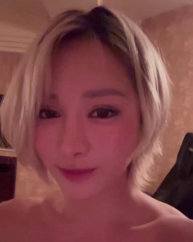 岛国快手RirisuAmano最新合集44V2.1G，颜值身材超赞，不戴手套自拍作品