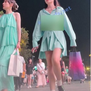 VISIONBOX蓝色连衣裙闺蜜逛街全视角1部677.5MB养眼