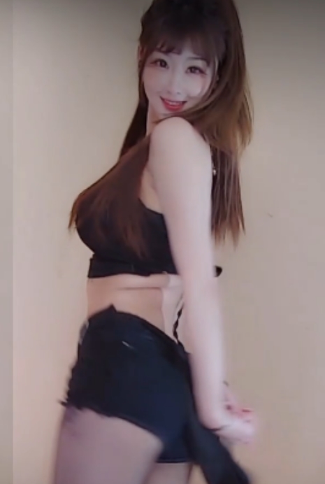 牛小蘑菇虎牙热舞合集10部1.8G蜜桃臀杀疯了