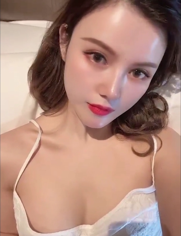 推特杭州女神私密展示1v超清821mb优质珍藏