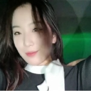 国际版抖音优质尤物舌钉女神，包臀裙直播变装，BGM卡点热舞超性感