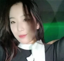 国际版抖音优质尤物舌钉女神，包臀裙直播变装，BGM卡点热舞超性感