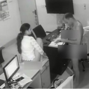 印度监控实拍老板秘书办公室深入交流439.3MB绝密拍摄